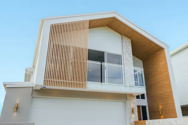 images gallery-images Byron byron-facade-close-up